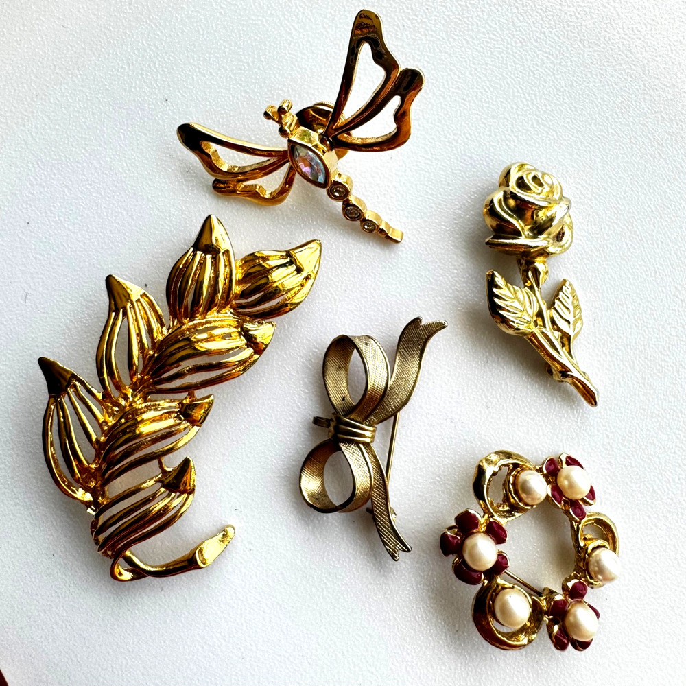 Vintage Costume Jewelry Brooch Pin Lot (5) Gold-Tone Includes Avon Dragonfly Pin